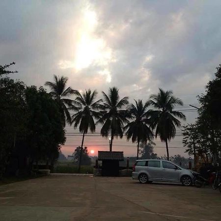 Maiyai Resort - Big Tree Kamphaeng Phet Bagian luar foto