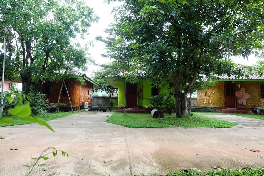 Maiyai Resort - Big Tree Kamphaeng Phet Bagian luar foto